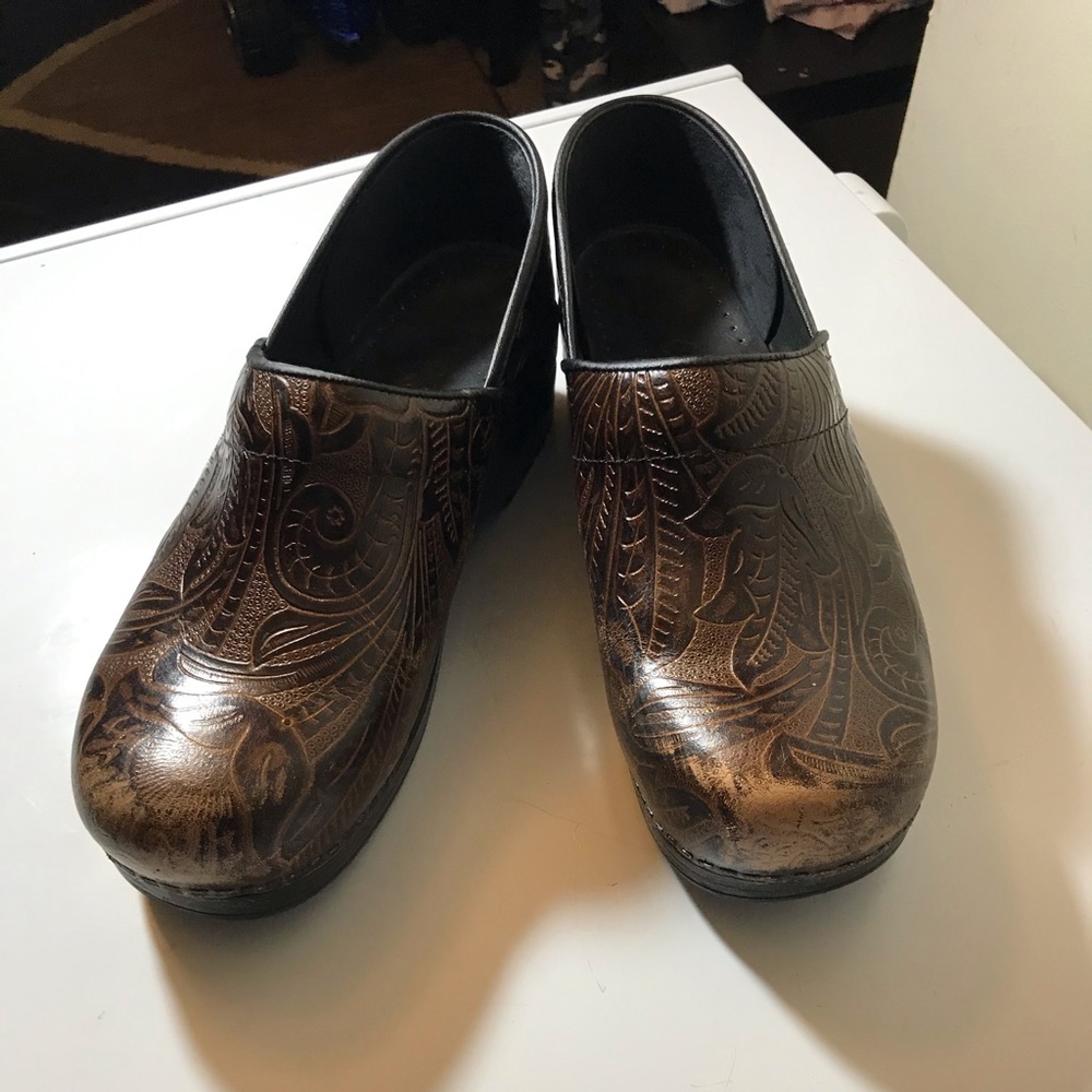 Dansko Womens Professional Brown Tooled Clogs